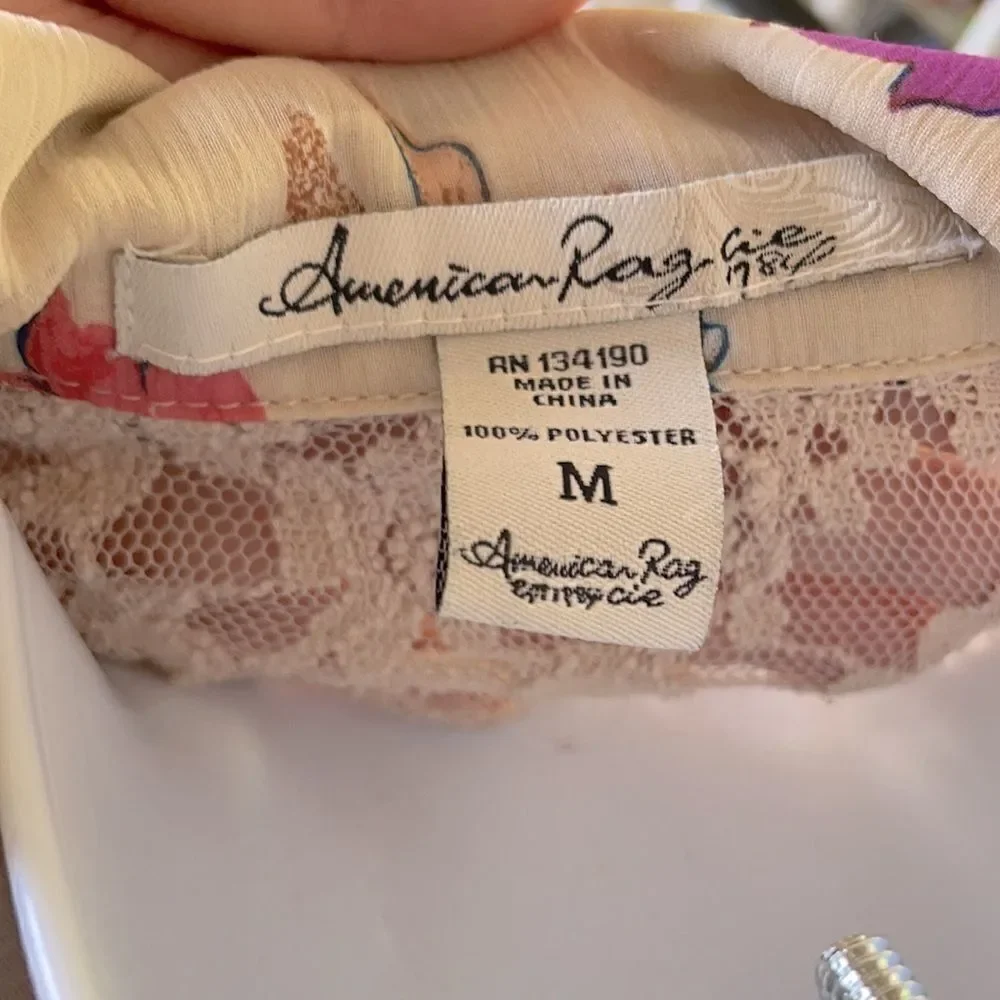 𝅺AMERICAN RAG Roll-tab Floral Button down Size M - Picture 8 of 10